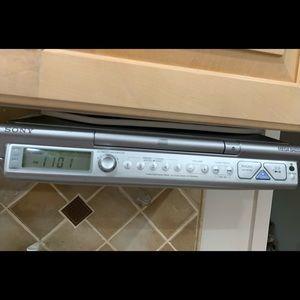 Sony Mega Bass Under Cabinet CD Clock Radio